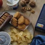 La malbouffe dans les produits du quotidien : biscuits, chips, nuggets et soda